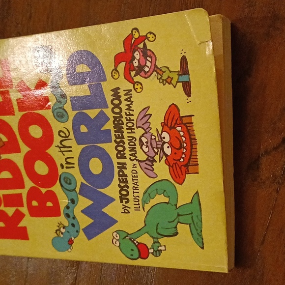 4 Vintage Books Bundle | Joke & Riddles | Charlie Brown | Would You Rather - Picture 4 of 12